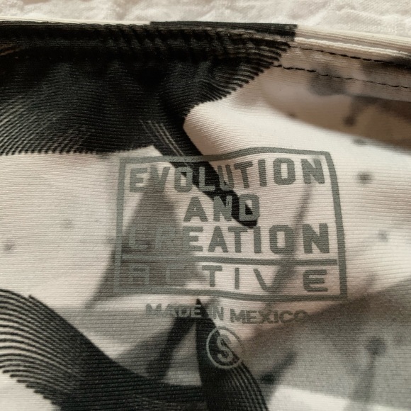 Black and white cropped workout pants - Picture 4 of 4